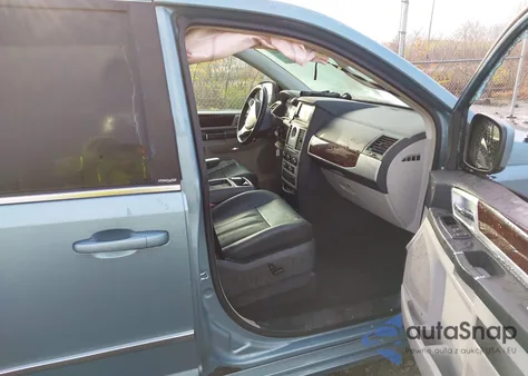 2009 Chrysler Town & Country Touring из США, поврежденный, VIN 2A8HR54119R661430